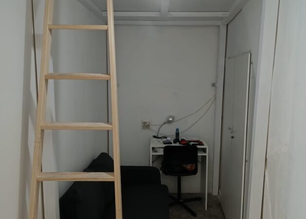 Cozy room beside of the metro Parallel
